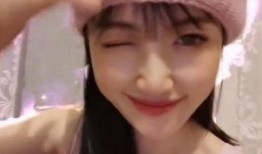 网友爆料吊带背心视频,性感魅力引热议